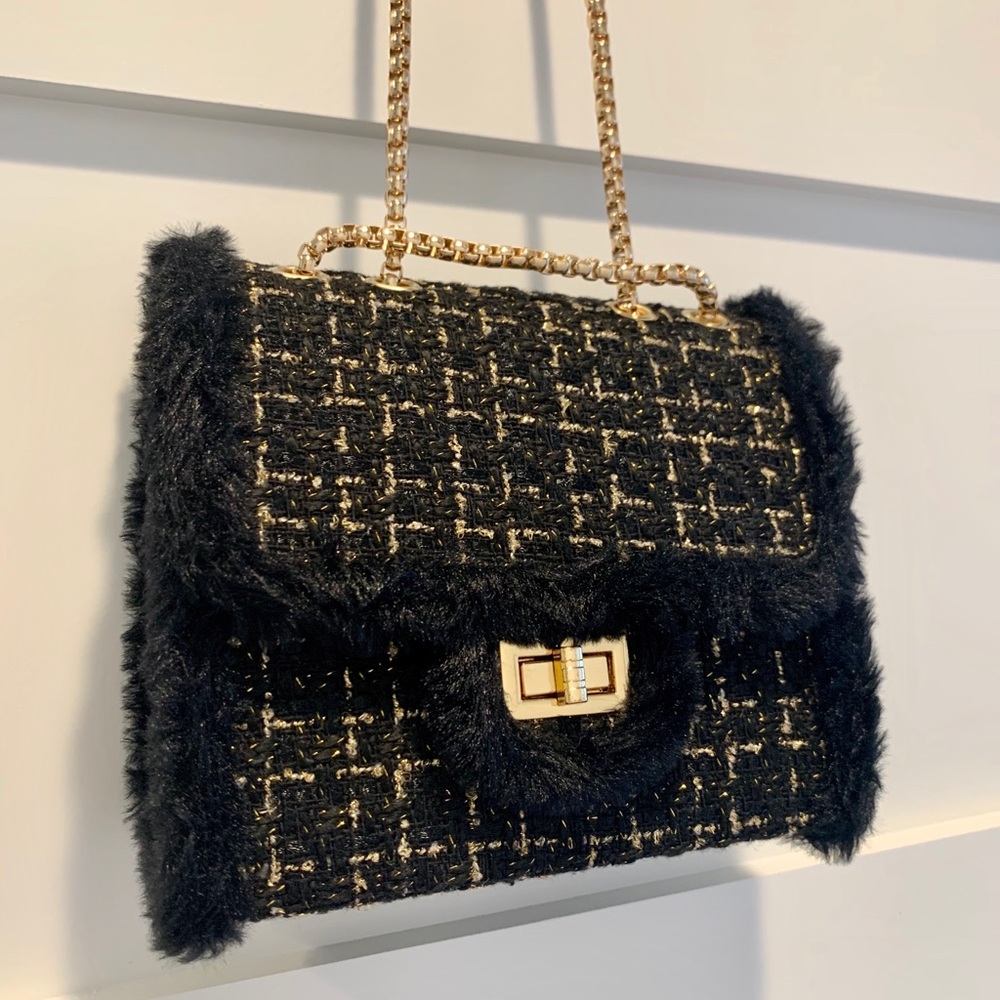 So cute shoulder/cross body bag.